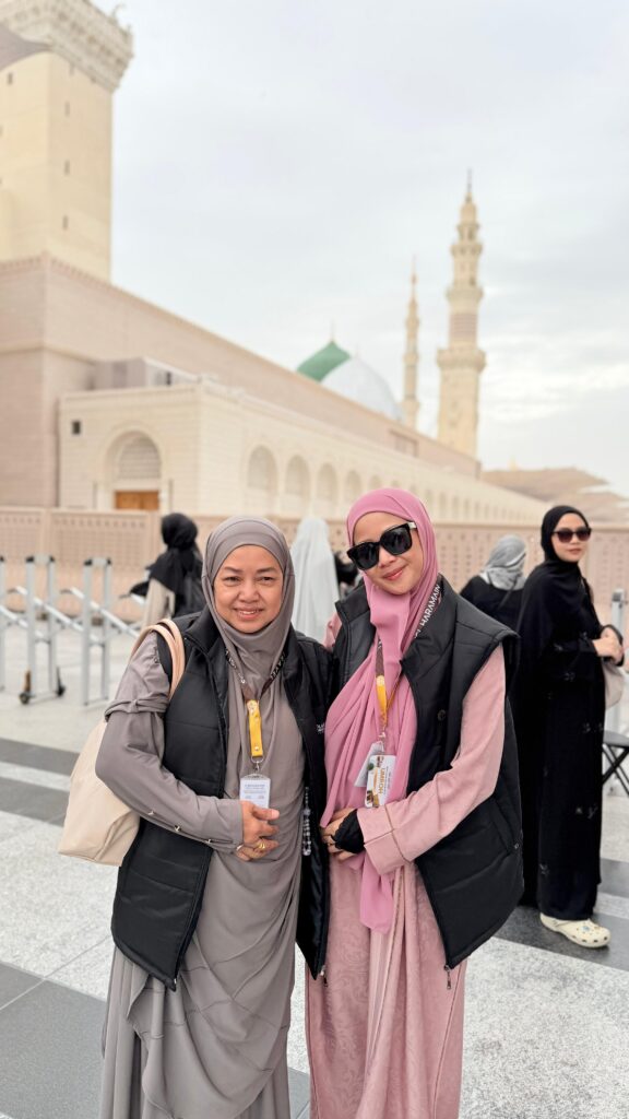 Foto jamaah umrah dari Solusi Haramain Tour & Travel, penyedia layanan umrah dan haji terbaik di Kendari