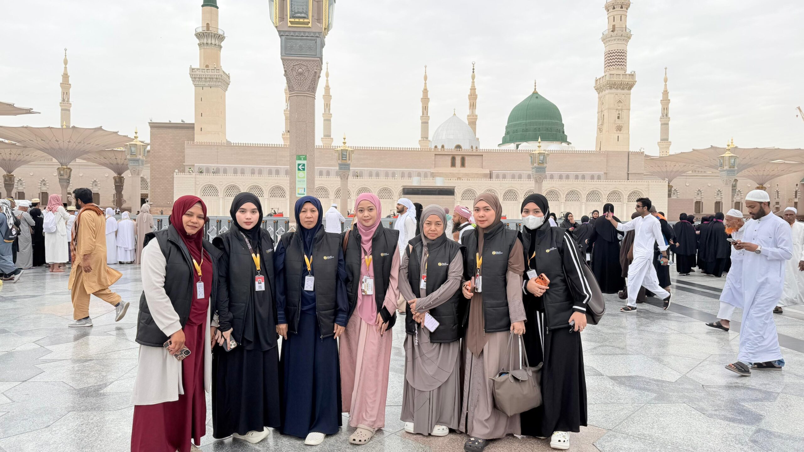 Foto jamaah umrah dari Solusi Haramain Tour & Travel, penyedia layanan umrah dan haji terbaik di Kendari