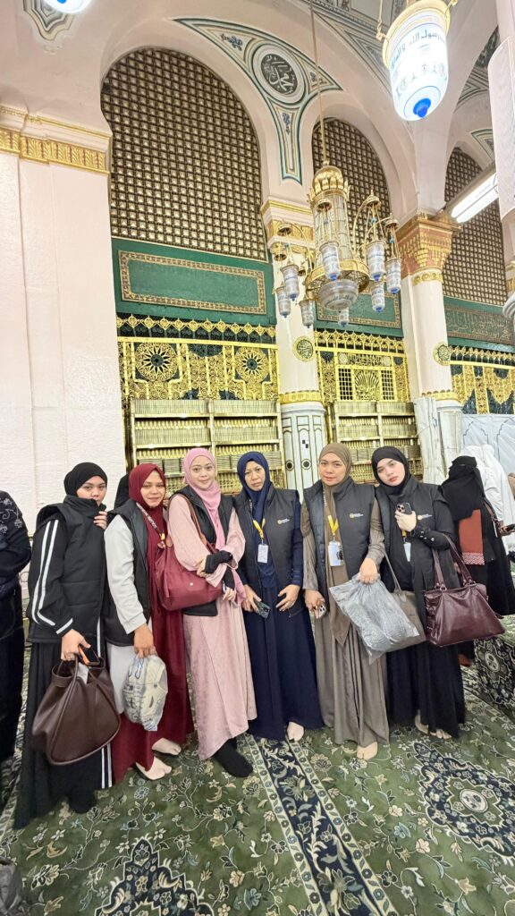 Foto jamaah umrah dari Solusi Haramain Tour & Travel, penyedia layanan umrah dan haji terbaik di Kendari