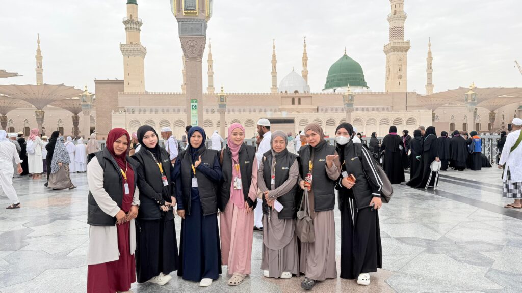 Foto jamaah umrah dari Solusi Haramain Tour & Travel, penyedia layanan umrah dan haji terbaik di Kendari